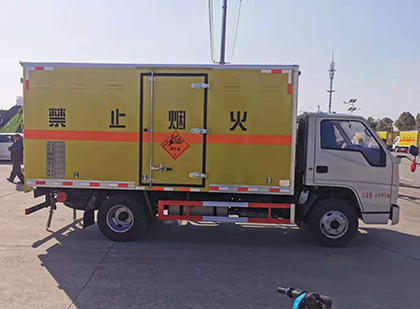巴马爆破器材运输车技术升级与安全合规新趋势